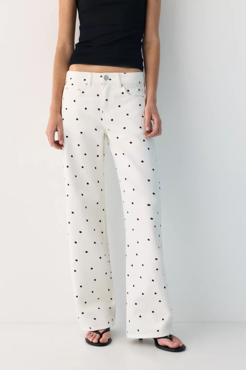 Pantalon blanc à pois noirs Pull & Bear