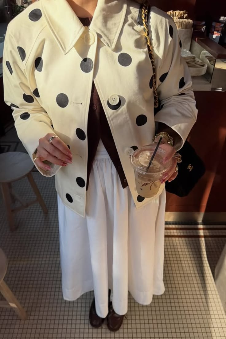 Veste crème à polka dots noirs