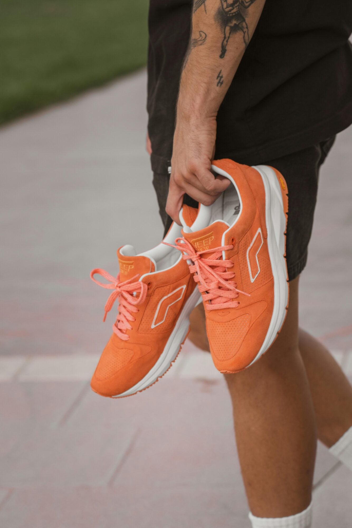 En Roland-Garros, la sneaker firma la elegancia masculina 2 Le tennis core nouvelle grammaire du chic parisien 1 A Roland Garros la sneaker signe lelegance masculine Modalova 1