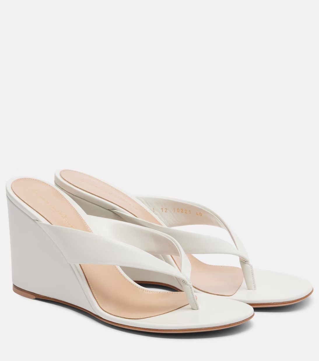 Las cuñas mules: el regreso asumido de las compensadas 9 Chaussures compensées tongs Gianvito Rossi