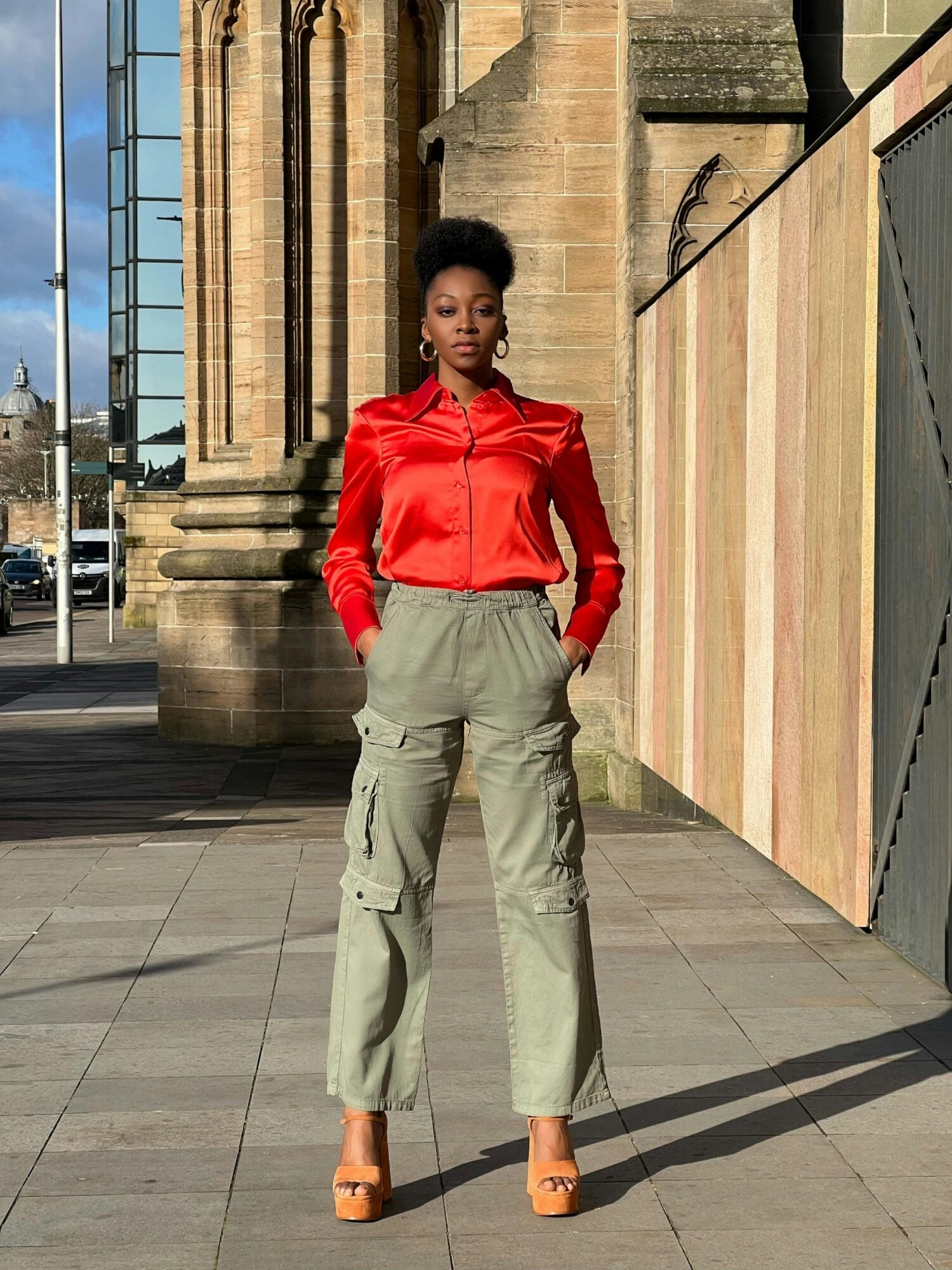 Pantalones de mujer: las siluetas que definirán 2026 4 El cargo abandona el registro utilitario 1 Pantalones de mujer las siluetas que definiran 2026 Modalova