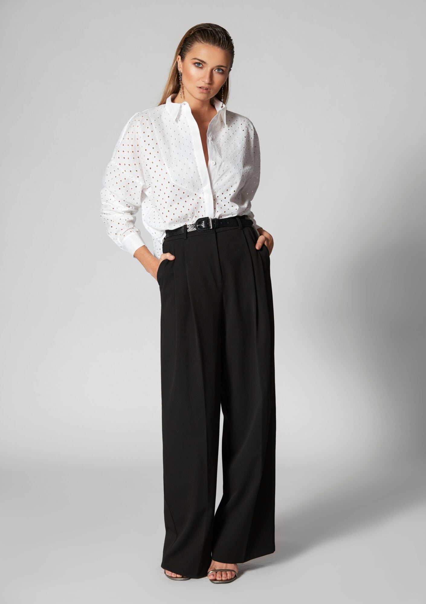 Pantalones de mujer: las siluetas que definirán 2026 2 El pantalon ancho la nueva linea de fuerza 1 Pantalones de mujer las siluetas que definiran 2026 Modalova 1