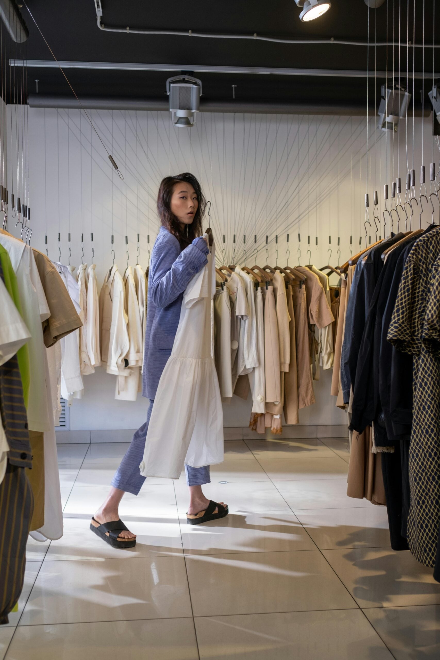 La elegancia invisible de una boutique de moda Modalova scaled