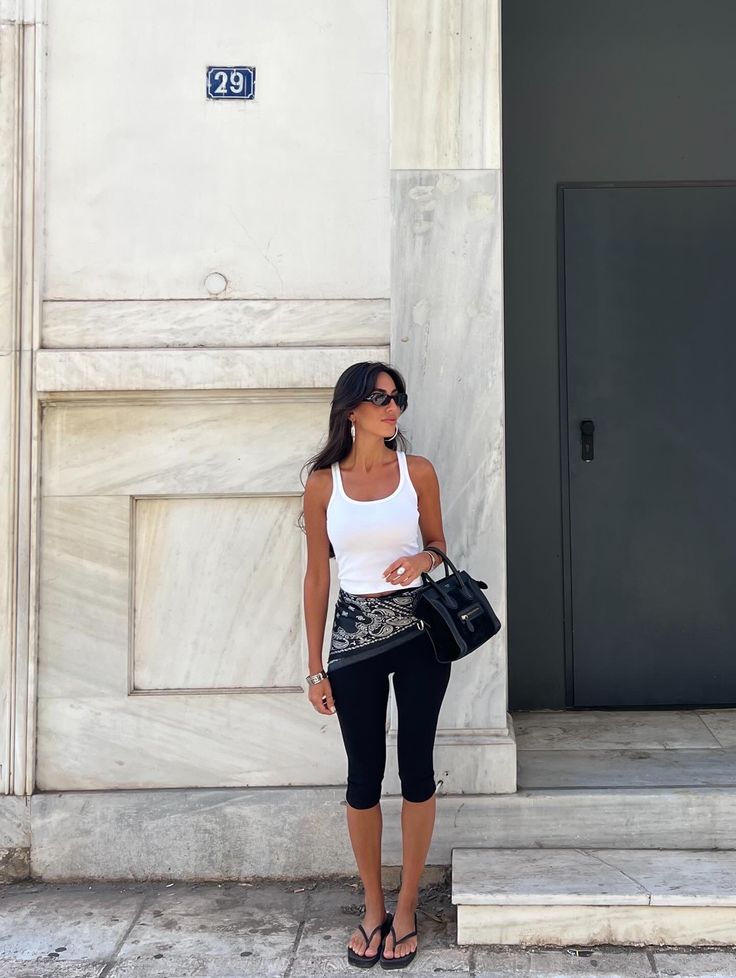 Look de verano con pantalón capri