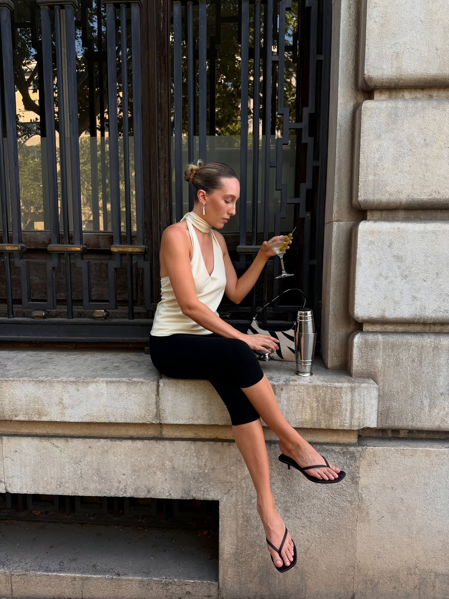 Look de noche con pantalón capri