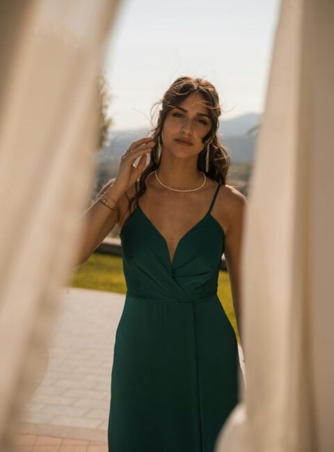 El arte de elegir un vestido de invitada para una boda Modalova scaled