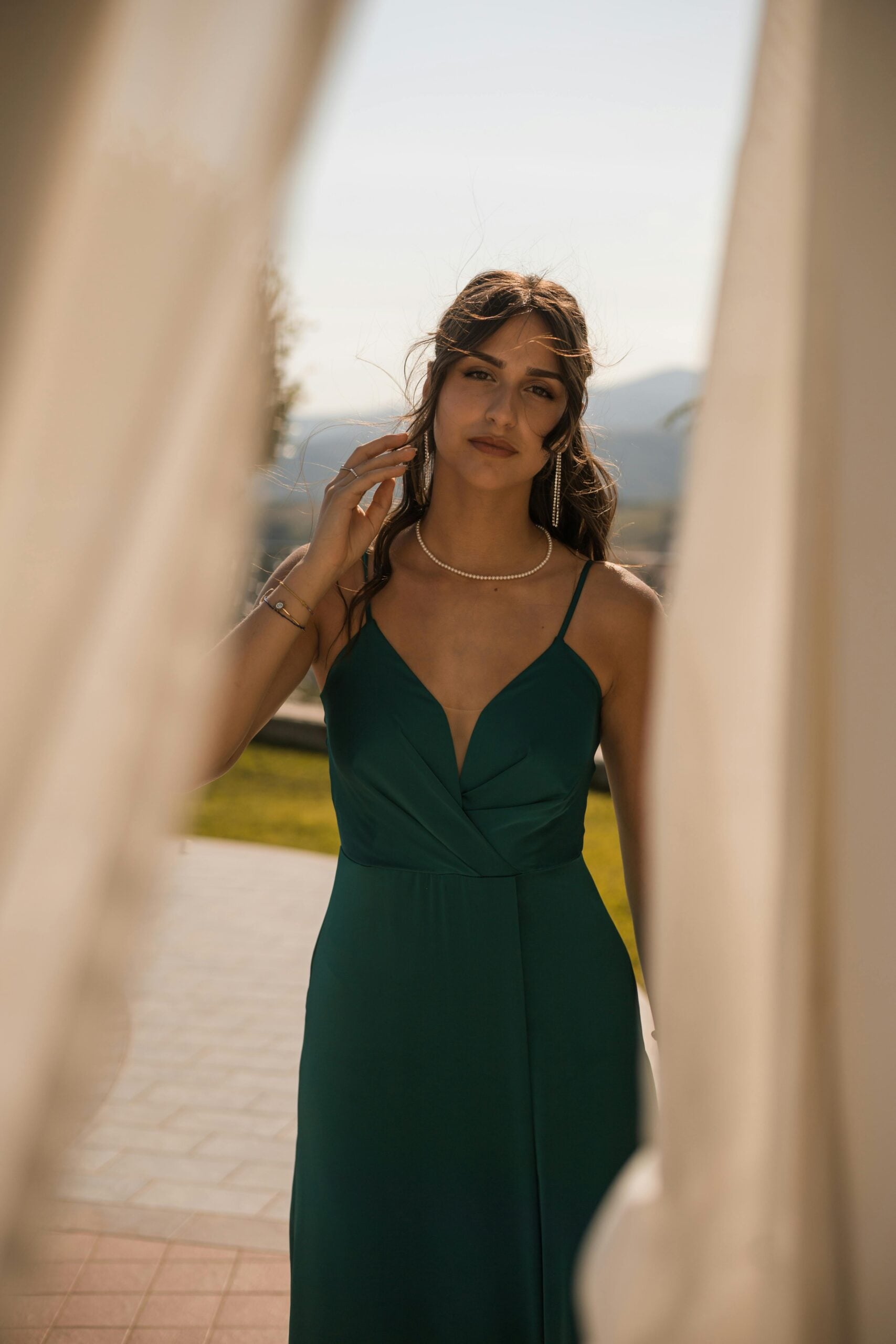 El arte de elegir un vestido de invitada para una boda Modalova scaled