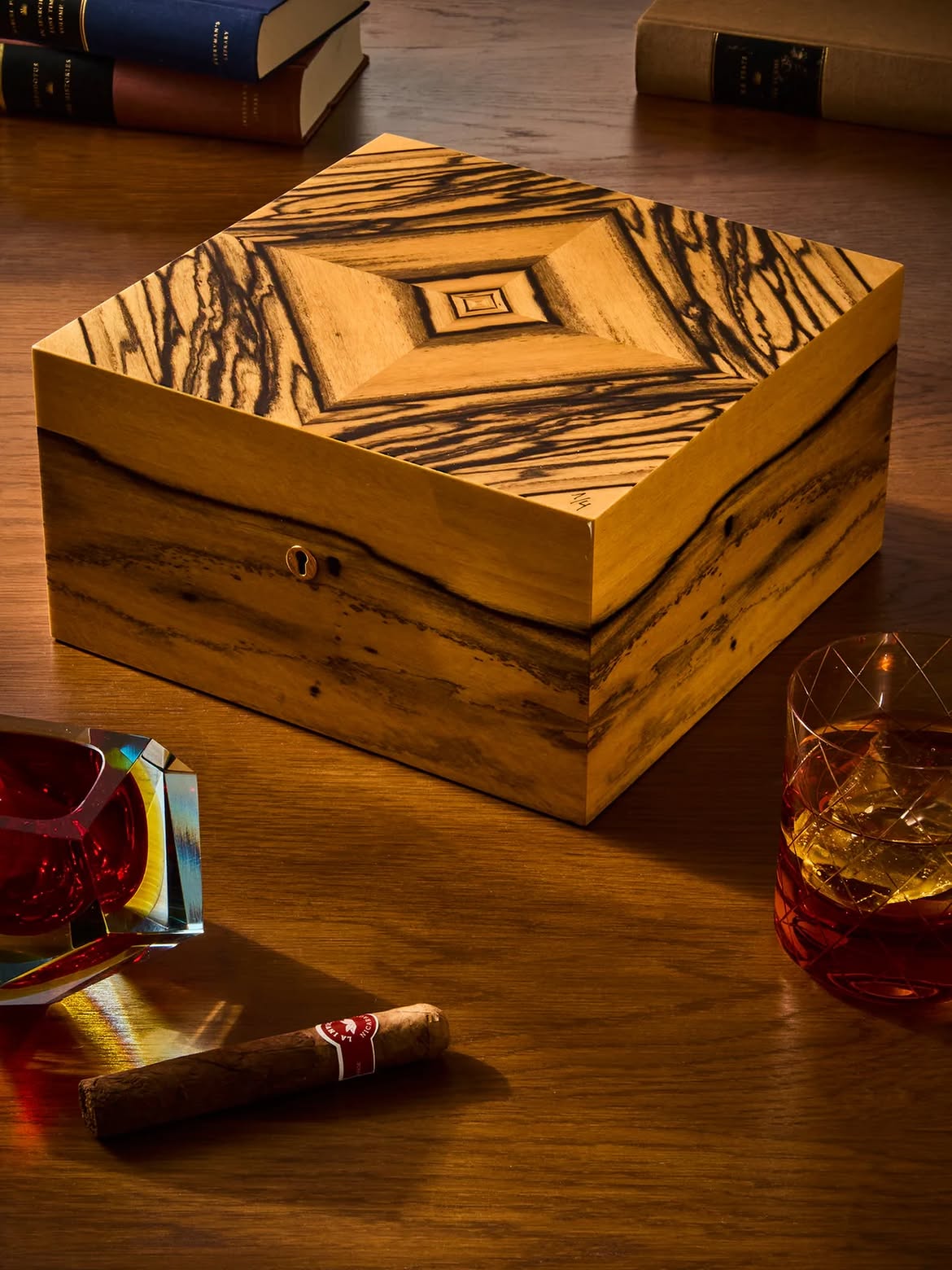 Elie Bleu et la culture de lobjet precieux Tabletier de luxe les secrets dun artisanat precieux Modalova
