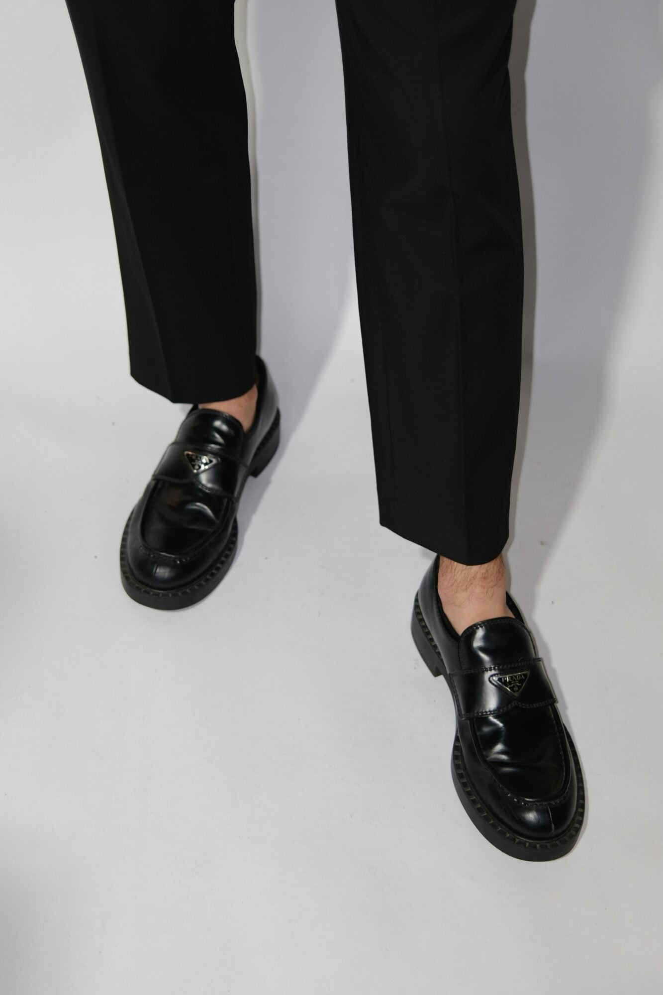 Los zapatos que reinventan el traje de hombre 2 Le loafer nouvelle signature du tailoring Les chaussures qui reinventent le costume homme Modalova