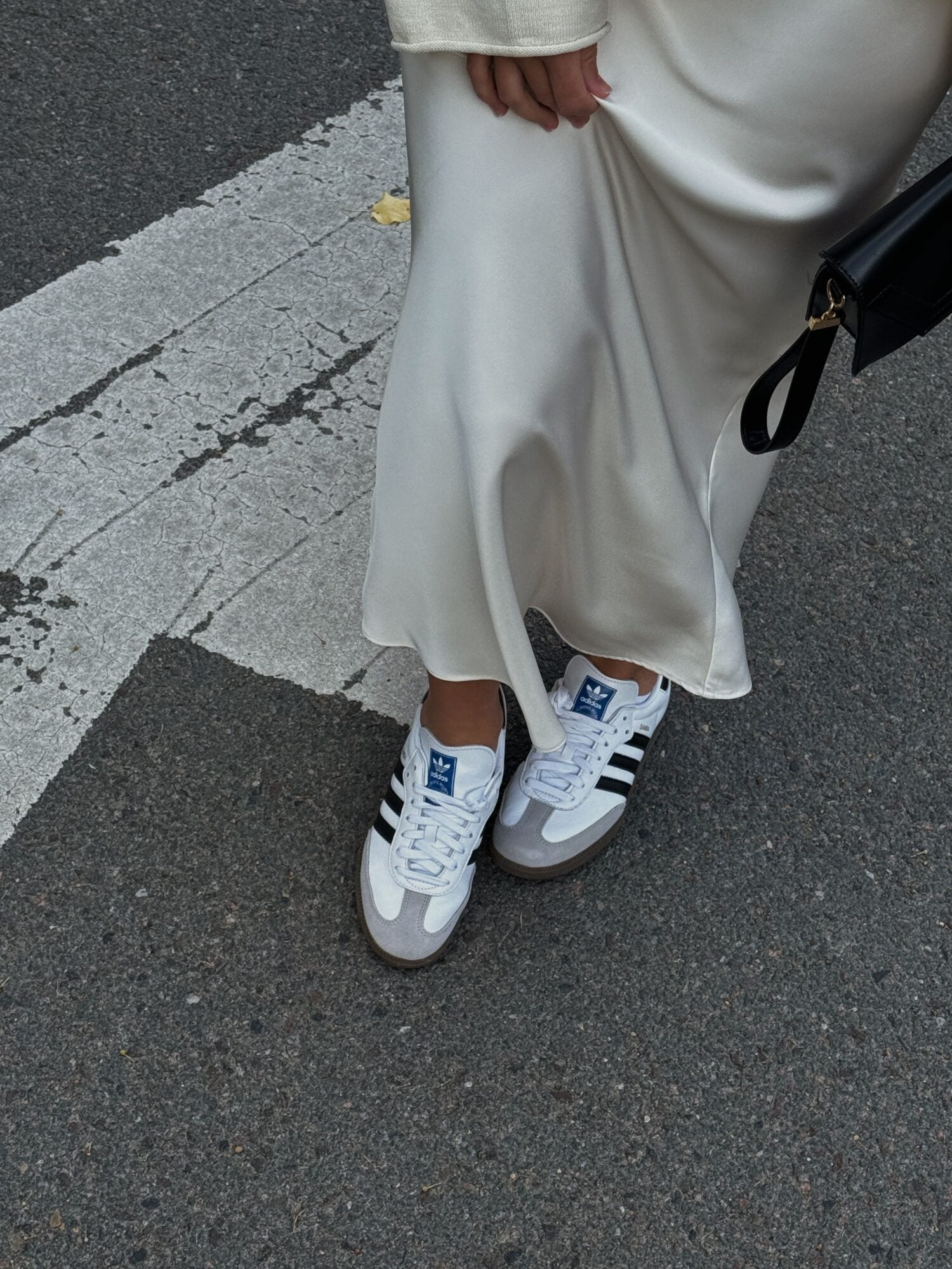 Robes et jupes trouver le contraste juste Baskets et silhouettes les nouveaux accords mode Modalova