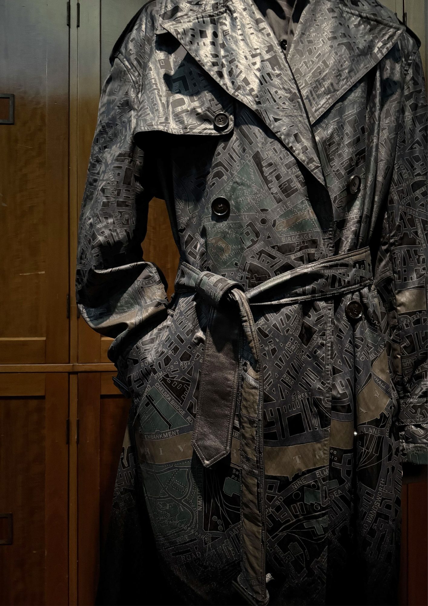 El Trench de Burberry: Creando un Icono - la cita en el Museo V&A 11 Estampados trench Burberry